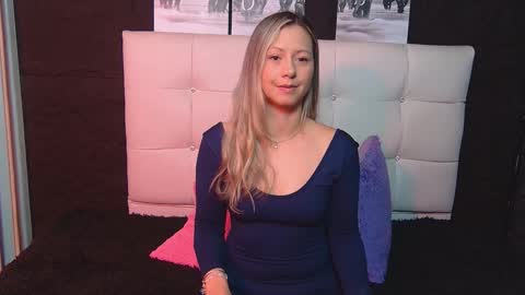 Chloe online show from 11-18-25, 12:42