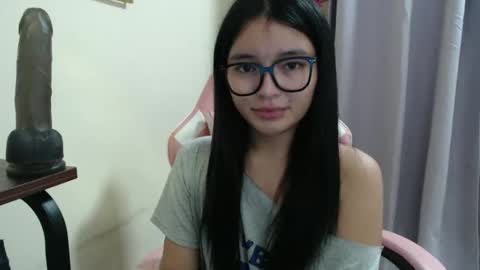 Lovely Laura online show from 11-19-25, 07:41
