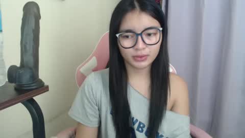 Lovely Laura online show from 11-21-25, 06:01