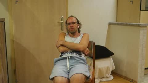 Lou online show from 09-09-25, 01:38