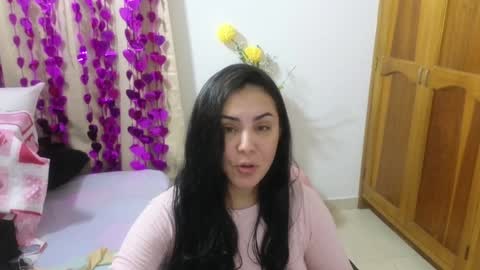 Snapshot of lovely_trix_ chatting on 01-12-25, 11:39 Trix online show from 01-12-25, 11:39