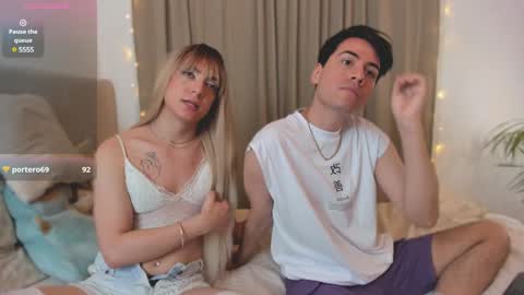 Snapshot of lovelyalison_ chatting on 12-23-24, 01:08 Alison and Kylian online show from 12-23-24, 01:08