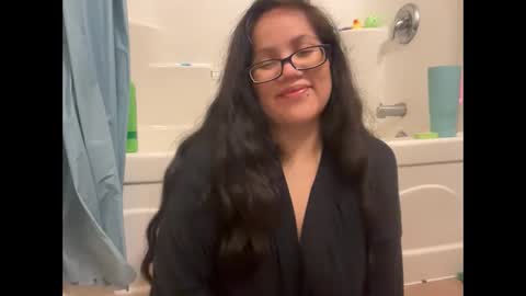 Snapshot of lovelykatiebabe chatting on 10-28-25, 01:20 lovelykatiebabe online show from 10-28-25, 01:20