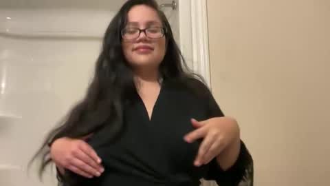 Snapshot of lovelykatiebabe chatting on 11-12-25, 02:06 lovelykatiebabe online show from 11-12-25, 02:06