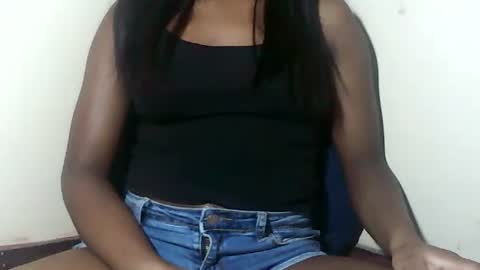 lovelylarra online show from 01-17-26, 11:08