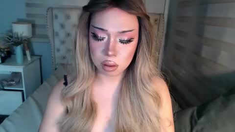 Rebeca online show from 12-14-25, 05:51