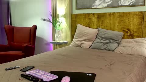 lovelymurr online show from 09-19-25, 03:56