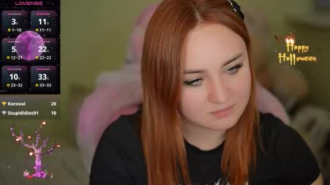 Snapshot of lovelyybell chatting on 10-28-25, 02:42 B E L L online show from 10-28-25, 02:42