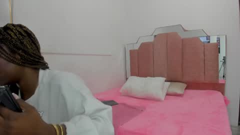 L O V E  online show from 01-05-25, 11:48