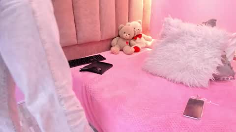 L O V E  online show from 10-09-25, 11:41