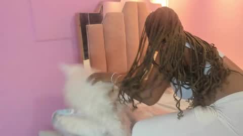 L O V E  online show from 11-20-25, 12:05