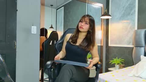 Snapshot of lovequinn_mjs chatting on 11-04-25, 08:30 Love online show from 11-04-25, 08:30