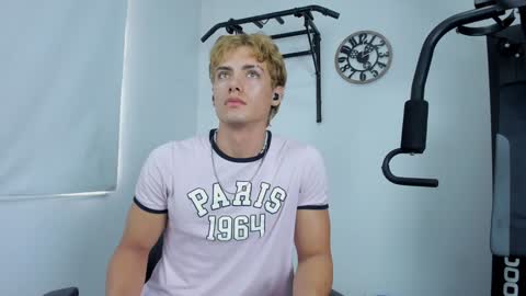 Snapshot of lover_fitnessboy chatting on 01-26-25, 08:23 kevin online show from 01-26-25, 08:23