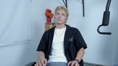 Snapshot of lover_fitnessboy chatting on 09-09-25, 03:50 kevin online show from 09-09-25, 03:50