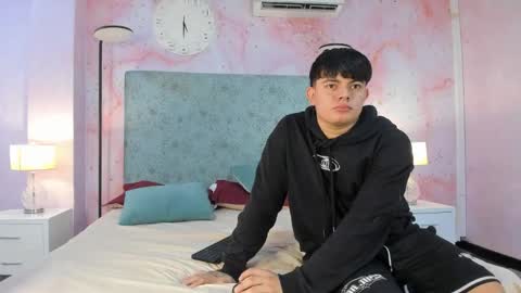 Snapshot of loverebels_ chatting on 11-23-25, 01:00 loverebels_ online show from 11-23-25, 01:00