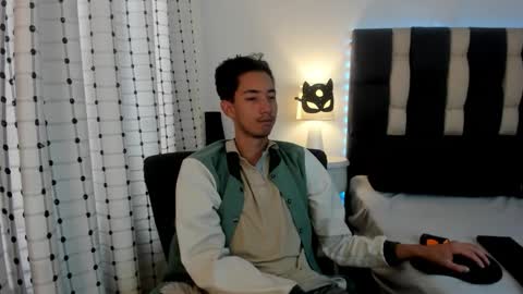 loverisu online show from 12-21-25, 07:21