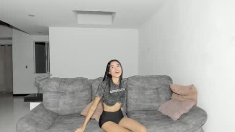 Aitana online show from 11-13-25, 04:44