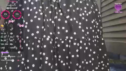 Snapshot of lovesarachristine chatting on 11-21-25, 06:28 LoveSaraChristine online show from 11-21-25, 06:28