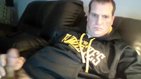 Snapshot of lovetocum37 chatting on 12-23-25, 04:54 lovetocum37 online show from 12-23-25, 04:54