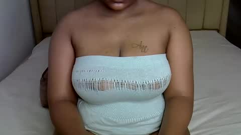 Snapshot of loveydivah chatting on 10-21-25, 02:45 loveydivah online show from 10-21-25, 02:45