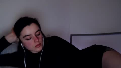 Snapshot of luana789 chatting on 01-11-25, 10:18 luana online show from 01-11-25, 10:18