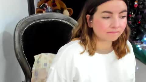 luara__01__lecat_1 online show from 12-15-25, 11:42