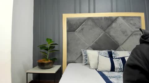 luca_morettii online show from 10-17-25, 04:09