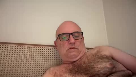 Snapshot of lucas10004 chatting on 10-19-25, 09:32 lucas10004 online show from 10-19-25, 09:32