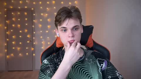 Lucas Gill online show from 01-10-25, 05:37