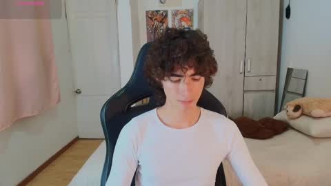 lucas_xo online show from 12-20-25, 05:03