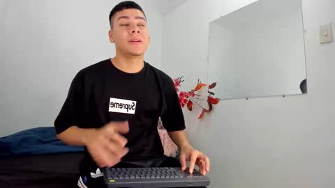 LUCAS TORREZ online show from 12-23-25, 04:32