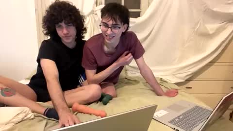 Snapshot of luccafarfalla chatting on 09-26-25, 02:15 lucca online show from 09-26-25, 02:15