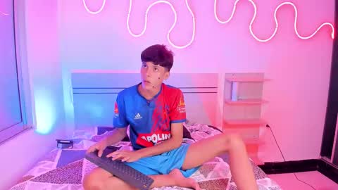 Snapshot of luccas_ferreira chatting on 10-21-25, 07:14 Luccas Ferreira online show from 10-21-25, 07:14