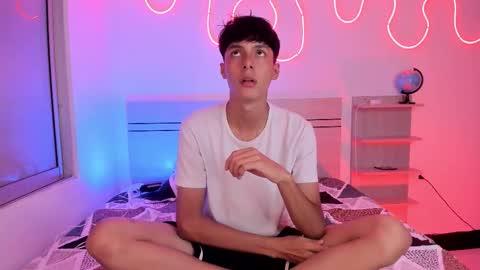 Snapshot of luccas_ferreira chatting on 10-25-25, 07:08 Luccas Ferreira online show from 10-25-25, 07:08