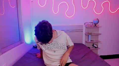 Snapshot of luccas_ferreira chatting on 11-18-25, 07:07 Luccas Ferreira online show from 11-18-25, 07:07