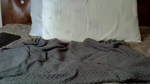 Luchia online show from 12-16-25, 04:12