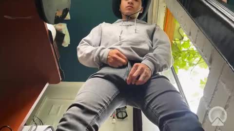 Felipe online show from 10-27-25, 02:32