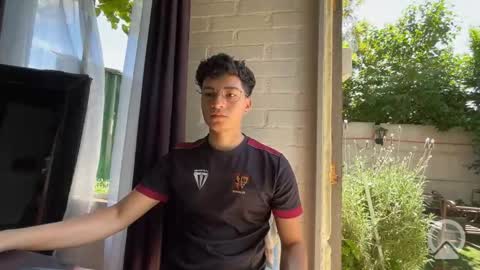 Felipe online show from 10-31-25, 03:57