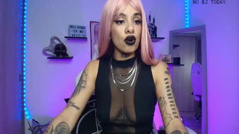 Snapshot of luci_fer_devil_1 chatting on 10-10-25, 11:48 Veronica Rati online show from 10-10-25, 11:48