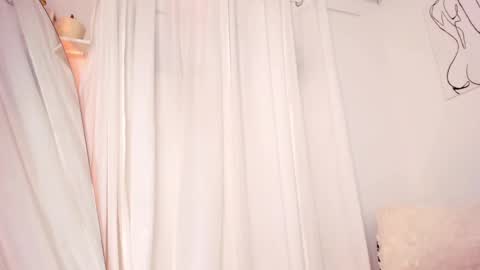 Snapshot of lucia_lee_ chatting on 01-26-25, 02:03 Lucia online show from 01-26-25, 02:03