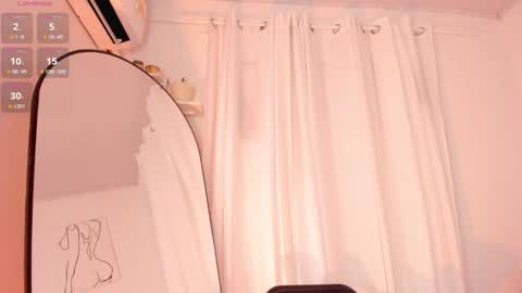 Snapshot of lucia_lee_ chatting on 01-29-25, 12:33 Lucia online show from 01-29-25, 12:33