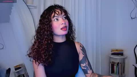 Snapshot of lucia_lee_ chatting on 02-10-25, 07:07 Lucia online show from 02-10-25, 07:07