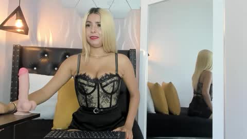 Lucia online show from 10-05-25, 01:31