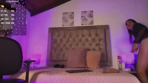 Snapshot of lucia_rosee chatting on 11-24-25, 10:42 Lucia online show from 11-24-25, 10:42