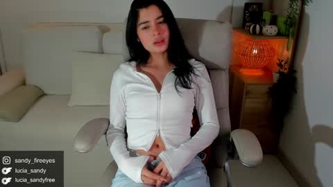 Lu   Intagramsandy fireeyes online show from 10-22-25, 10:53