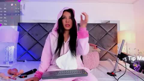 Lucia online show from 11-25-25, 01:22