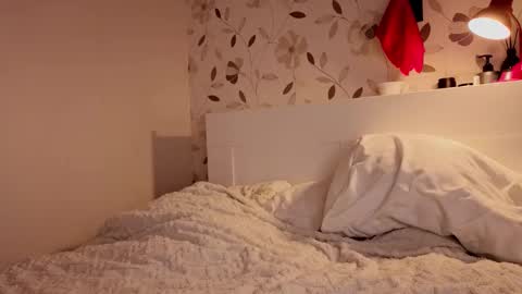 Snapshot of luciacoy chatting on 11-25-25, 05:24 Lucia online show from 11-25-25, 05:24