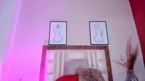 LuciaFerrero online show from 02-20-25, 12:30