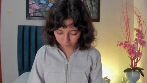 LuciaFerrero online show from 10-01-25, 01:00
