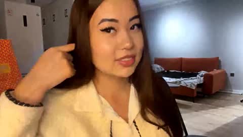 Kira online show from 10-31-25, 12:17